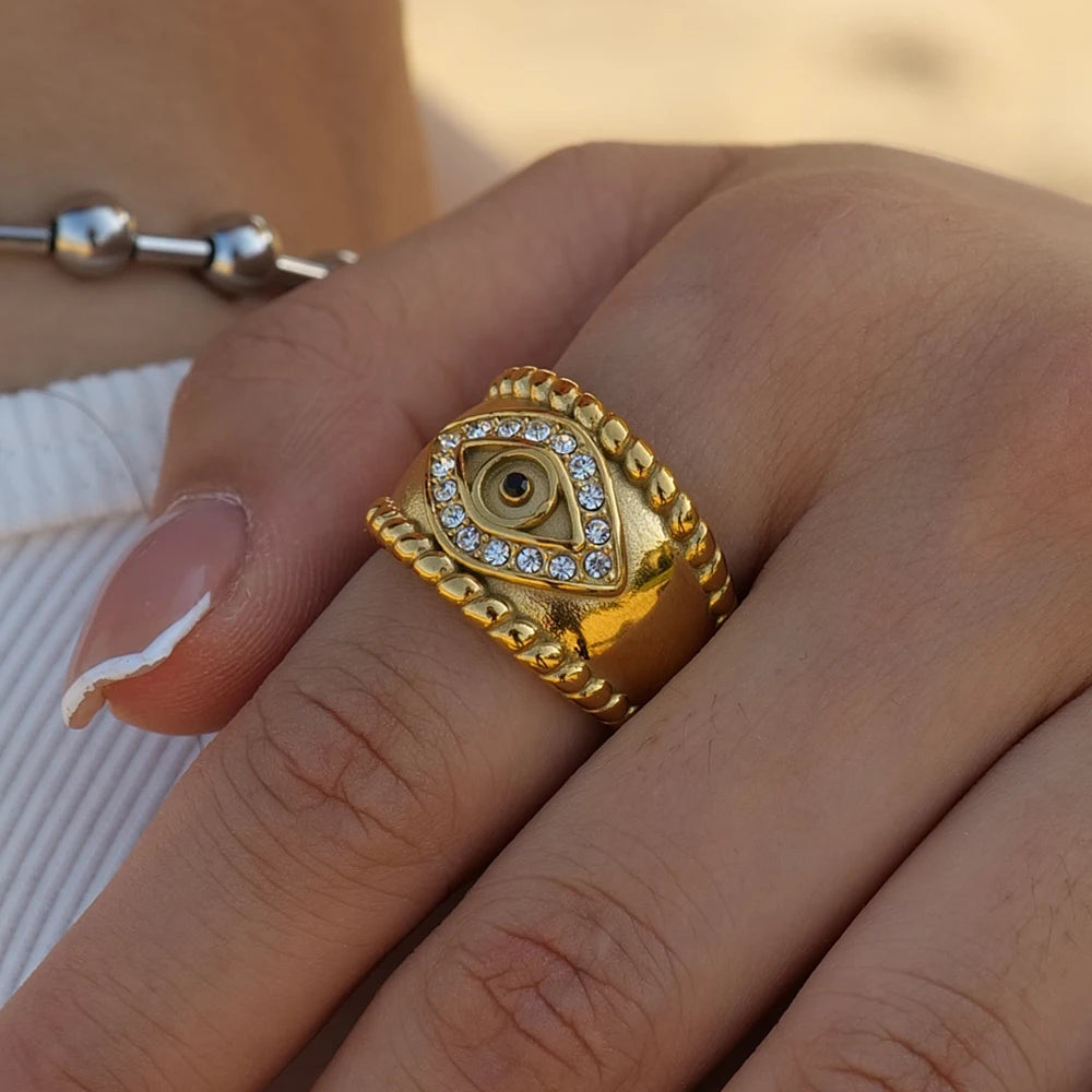 Akila Ring